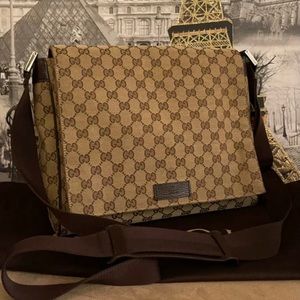 100% Authentic Gucci messenger bag.